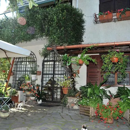 Casa Pontecorvi לינה וארוחת בוקר *