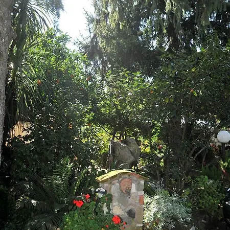 לינה וארוחת בוקר Casa Pontecorvi *