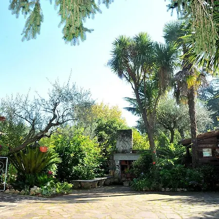 לינה וארוחת בוקר Casa Pontecorvi *